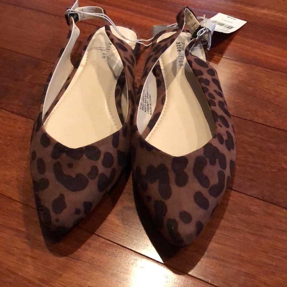 NWT sz 6 1/2 leopard print Attention flats